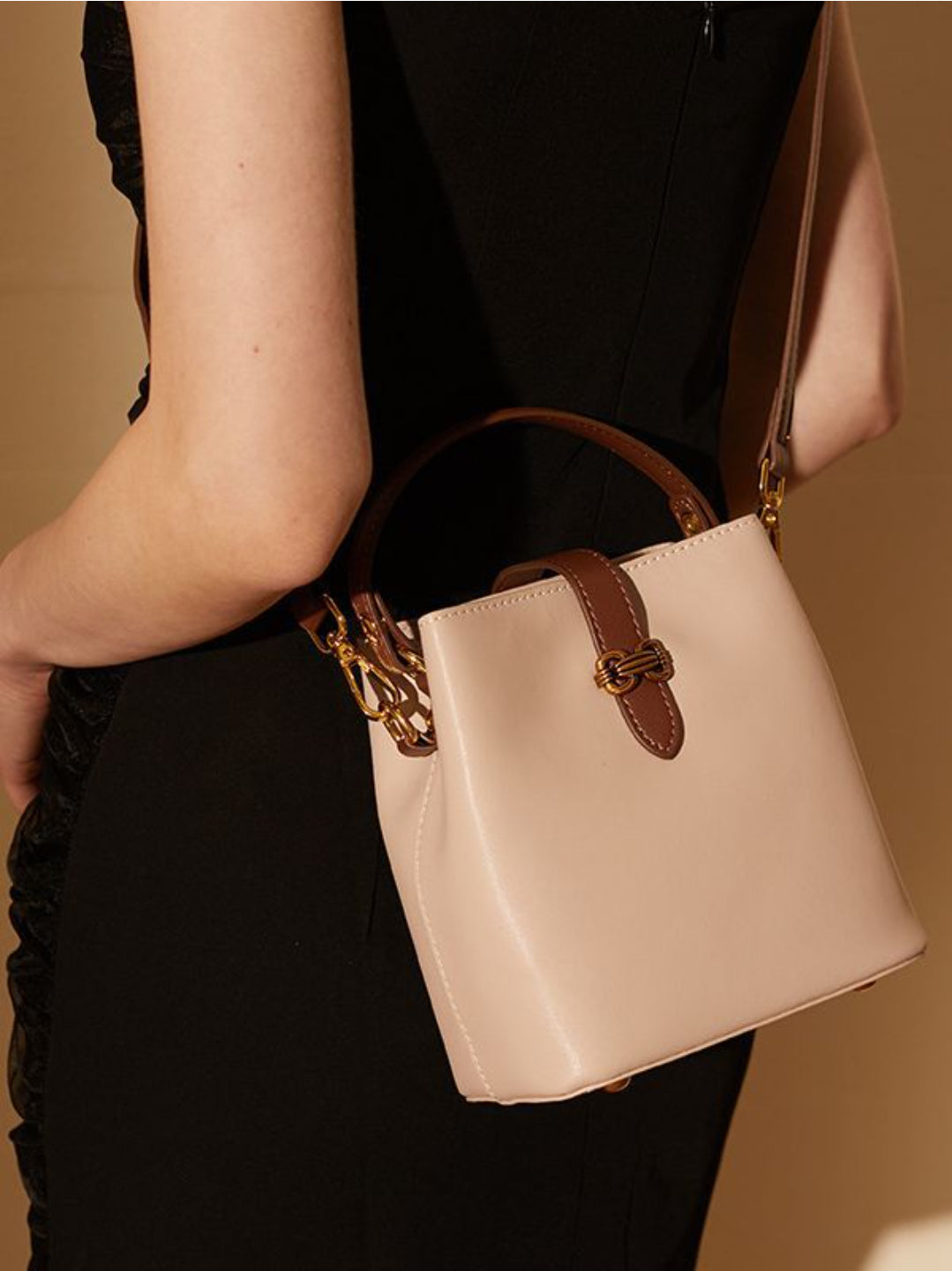 Yenesy Women Leather Crossbody Bucket Bag