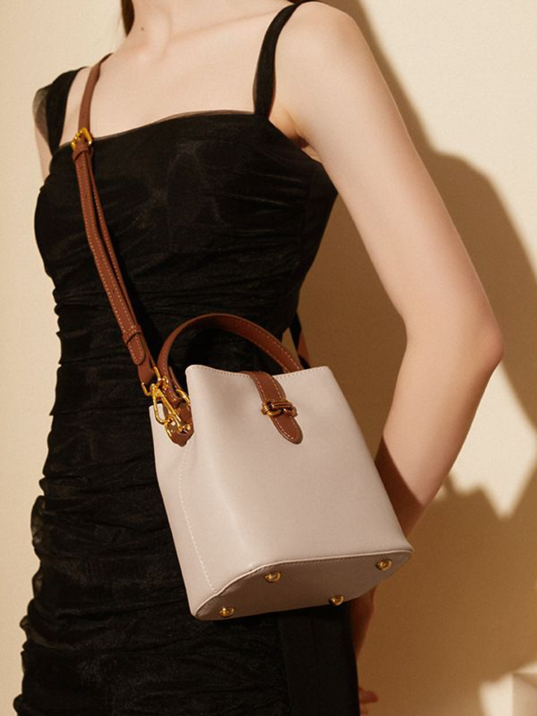 Yenesy Women Leather Crossbody Bucket Bag