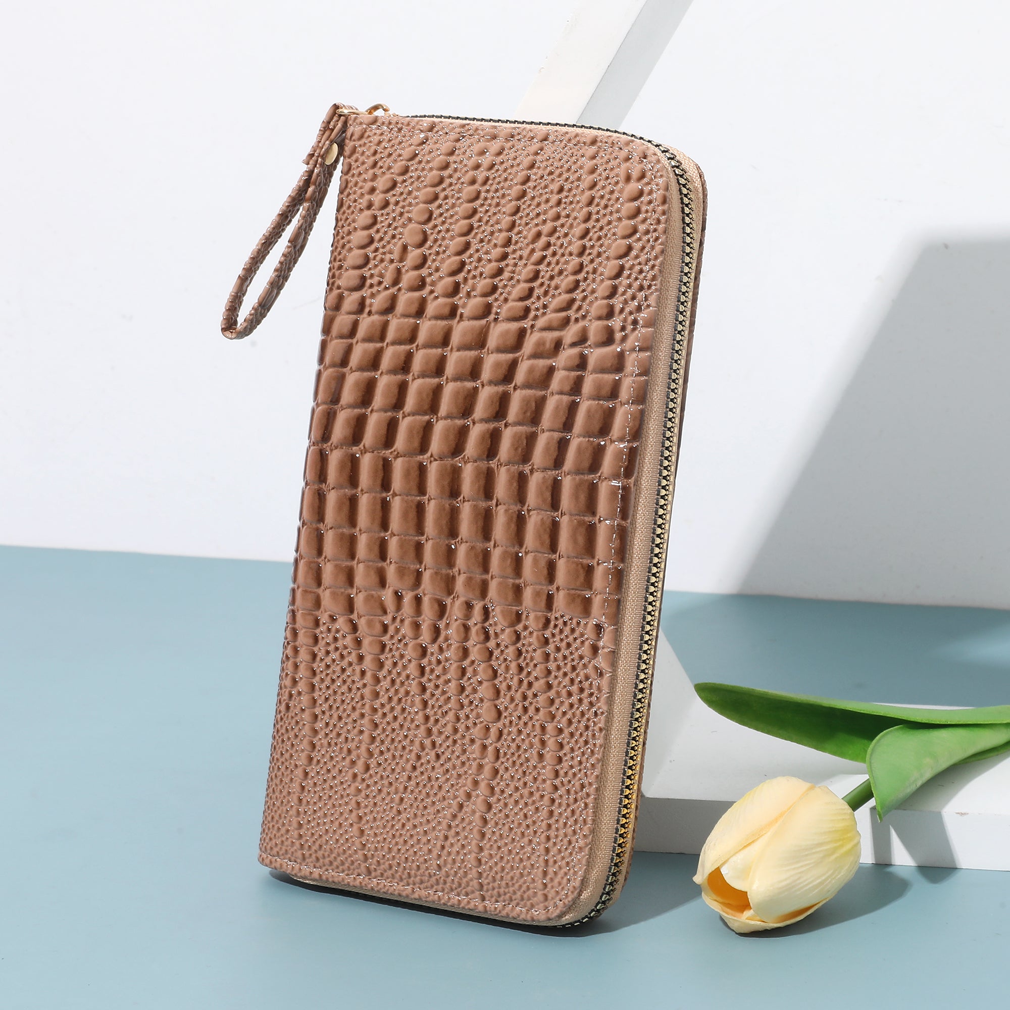 Womens Wallets Large Capacity Blocking Genuine Leather Wallet for Women Zip Clutch Card Holder with Wristlet WW90002